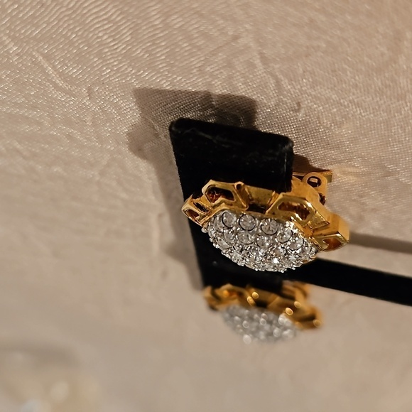 CRYSTALINE Vintage Signed Star Rhinestone on Gold-Tone Clip-on Earrings - Picture 3 of 5
